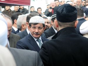 Takke düştü, kel göründü! Davutoğlu'ndan büyük terbiyesizlik