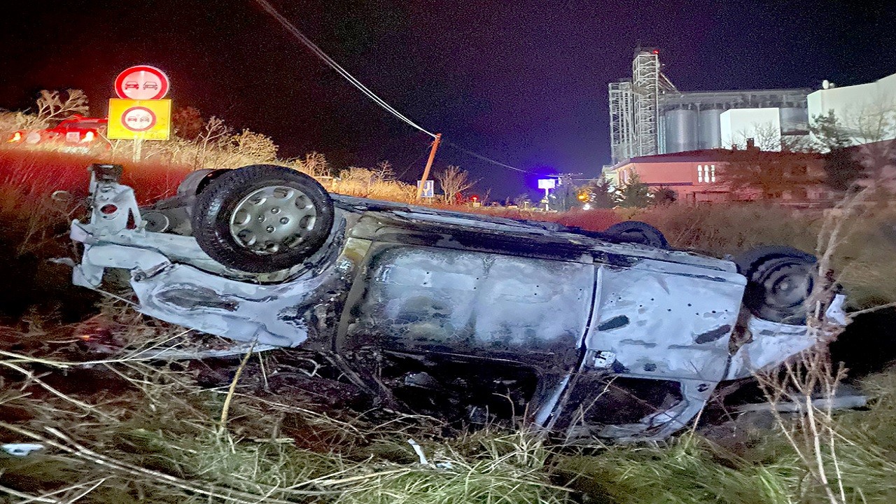 Takla atan araç alev aldı, sürücü hayatını kaybetti