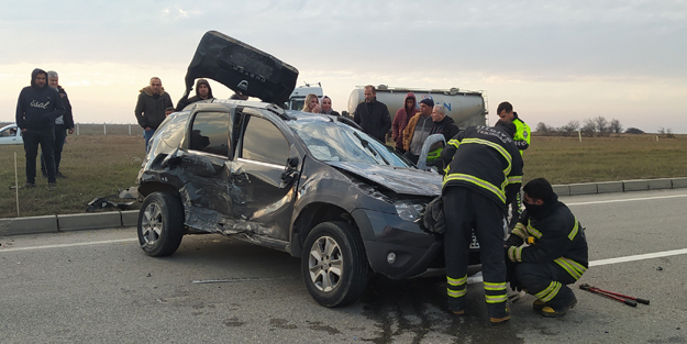 Takla atan araçtan burunları bile kanamadan çıktılar