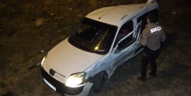 Takla atan hafif ticari araç hurdaya döndü