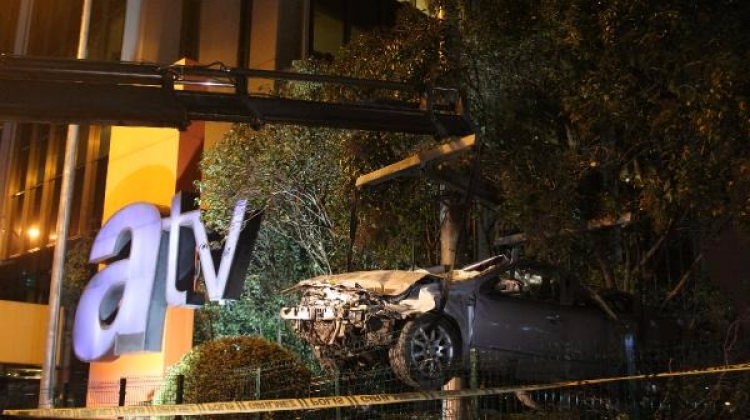 Takla atan otomobil ATV binasının bahçesine uçtu!