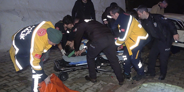 Takla atan otomobil başka bir aracın üstüne düştü!