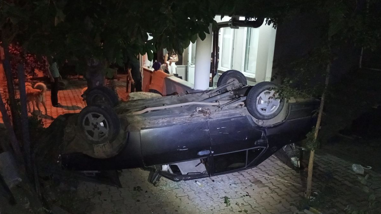 Takla atan otomobil evin bahçesine girdi