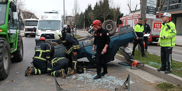 Takla atan otomobil hurdaya döndü: 5 yaralı