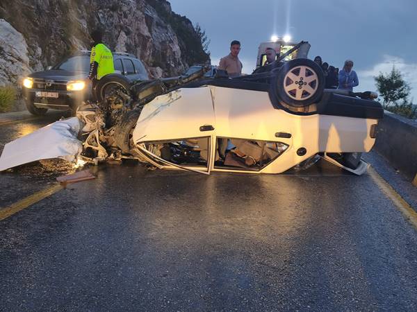 Takla atan otomobil ters döndü: 5 yaralı