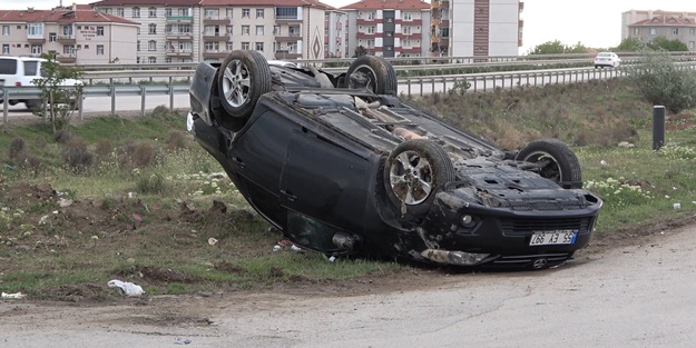 Takla atan otomobil ters döndü: Yaralılar var