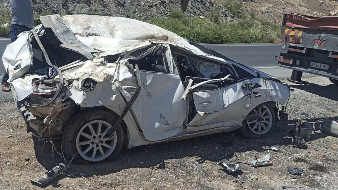 Takla atan otomobilden tarlaya fırlayan 17 yaşındaki çocuk kaybetti