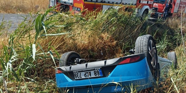 Takla atan otomobilden yaralı olarak kurtuldu