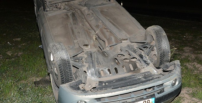 Takla atan otomobilin sürücüsü kazadan burnu kanamadan kurtuldu
