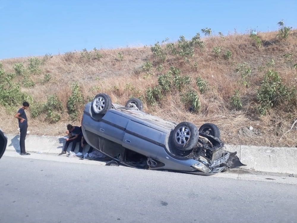 Takla atan otomobilin sürücüsü yaralandı 