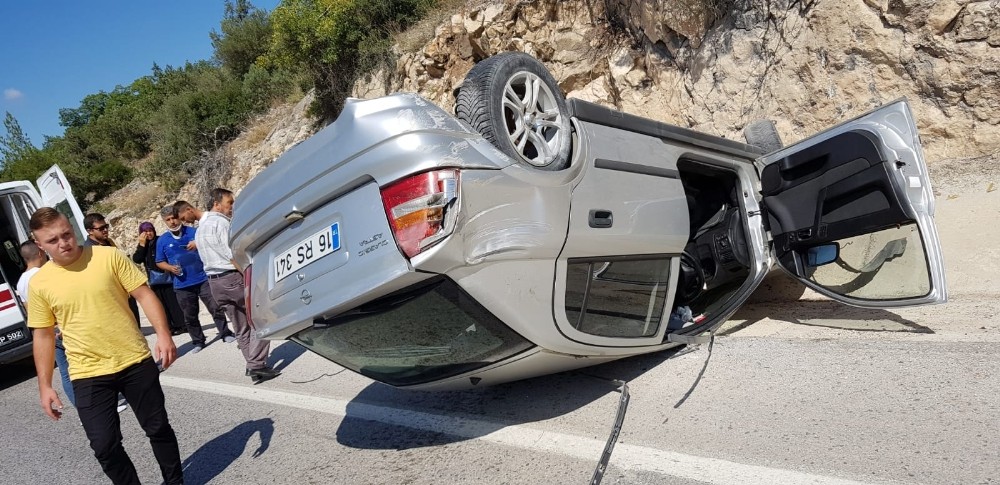 Takla atan otomobilin sürücüsü yaralandı 