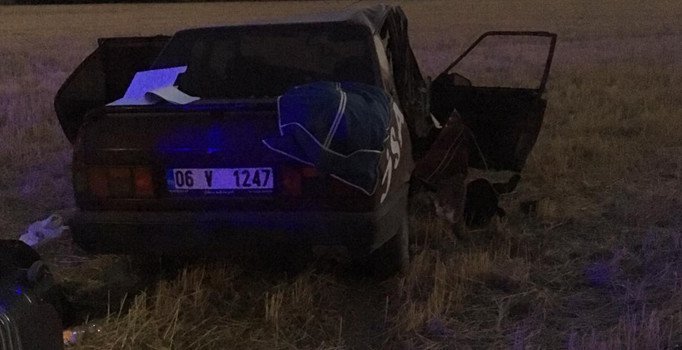 Takla atıp şarampole devrildi: 8 kişi yaralı