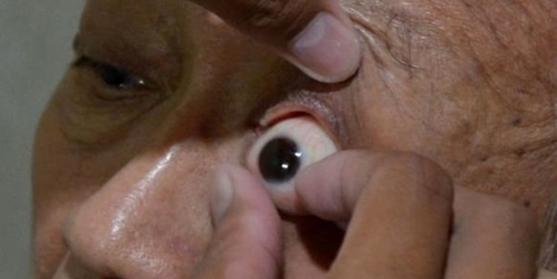 Takma göz nasıl yapılıyor, görmüş müydünüz?