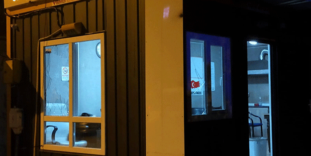 Taksi durağına kılıçla saldırdı! Taksiciler tekme tokat dövdü