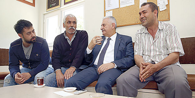 Taksi durağında şoförlerle sohbet