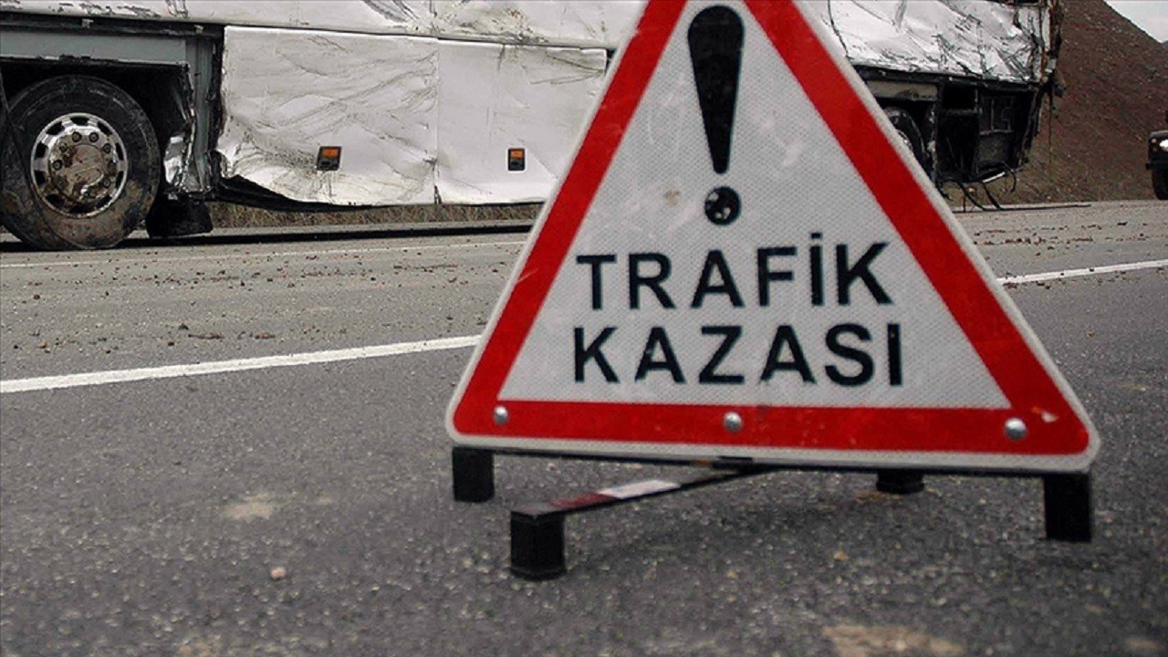 Taksi ile motosiklet çarpıştı!