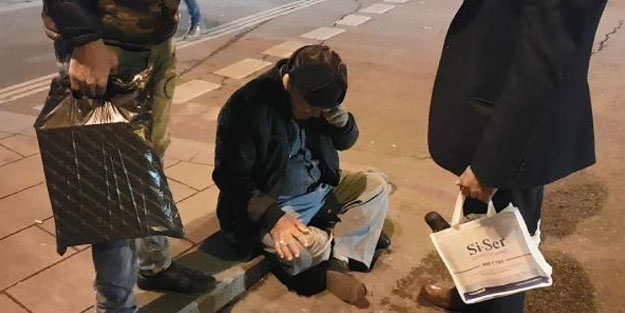 Taksi sürücüsü turist müşterisini darp etti