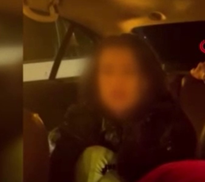 Taksici ile kadın müşteri arasında ilginç diyalog: Beni rezil etmen umurumda değil