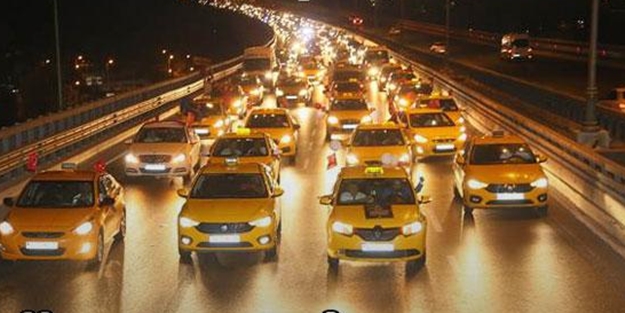 Taksicilerden 15 Temmuz şehitleri anısına konvoy