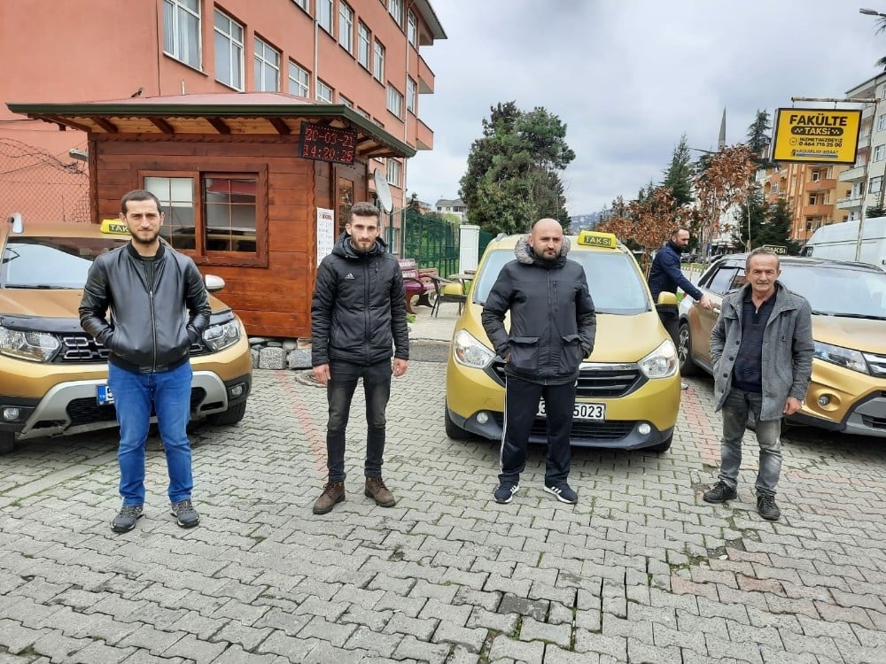 Taksiciler sağlık çalışanlarını ücretsiz taşıyacak 