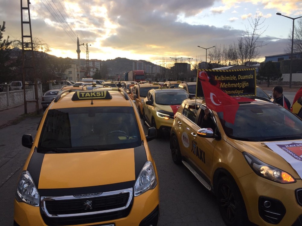 Taksiciler Şehitler İçin Şehir Turu Attı 