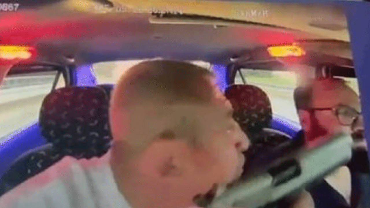 Takside dehşet anlar! Taksiciyi silah zorluyla gezdirdi, sonra da gasp etti!