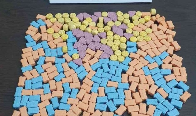 Taksideki yolcuda 301 hap ele geçirildi