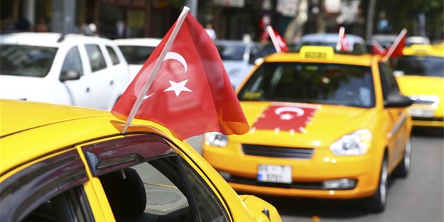 Taksiler de demokrasi nöbetinde
