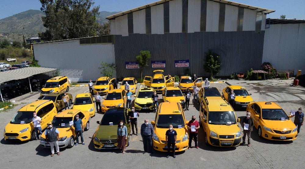 Taksiler dezenfekte istasyonundan geçti 