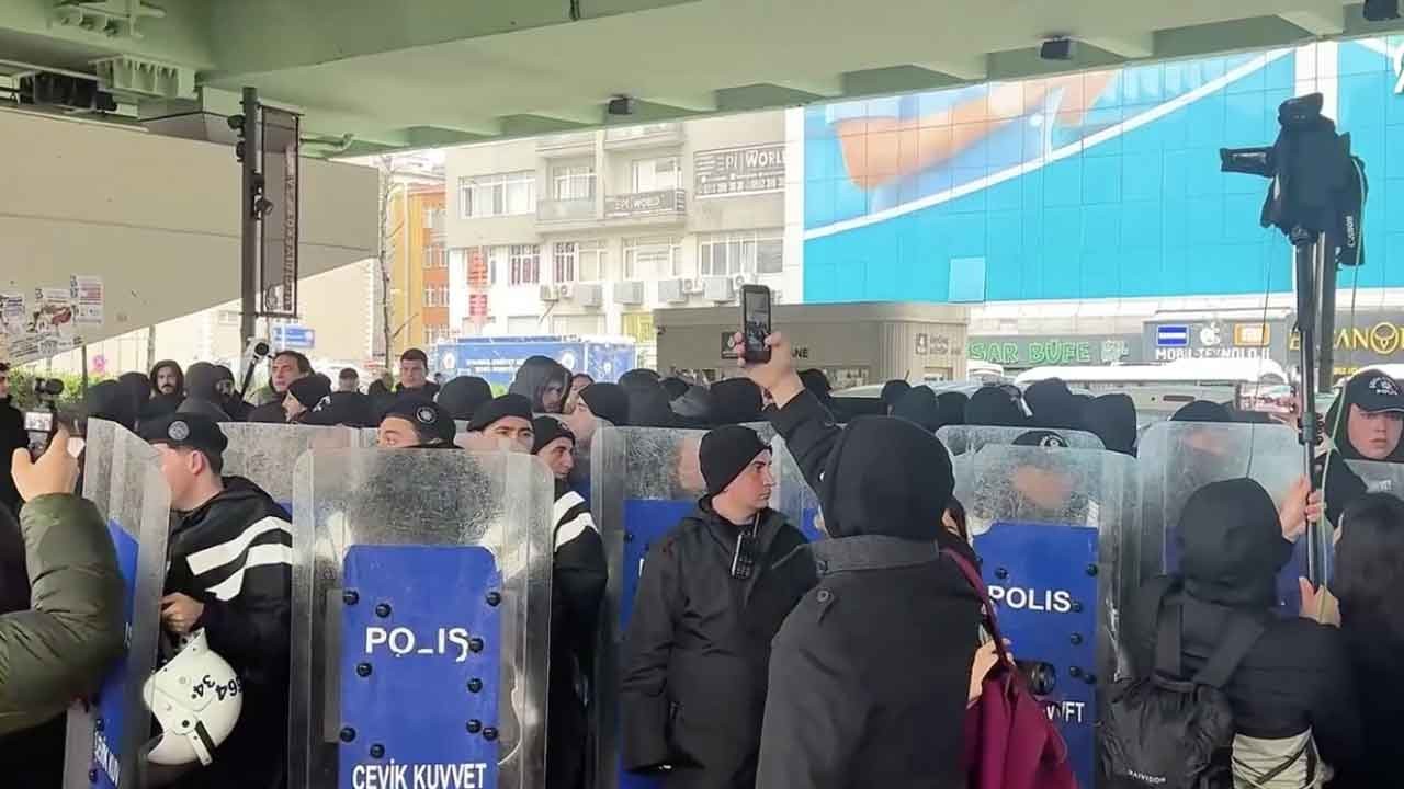 Taksim barikatlarla kapatıldı! 1 Mayıs'ta izinsiz yürüyüş yapmak isteyenlere müdahale!