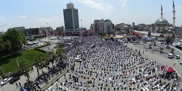 Taksim Camii'nde ilk ezan böyle okundu