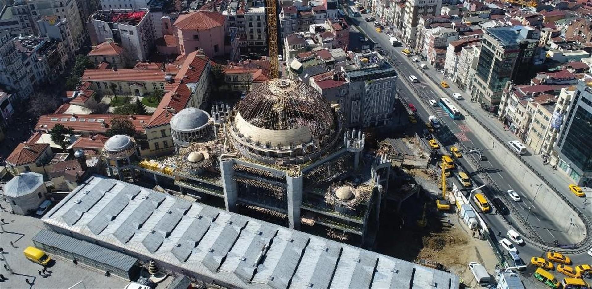 Taksim Camii'nde sona doğru