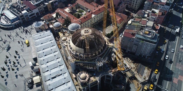 Taksim Camii'nin minaresi yükselmeye başladı