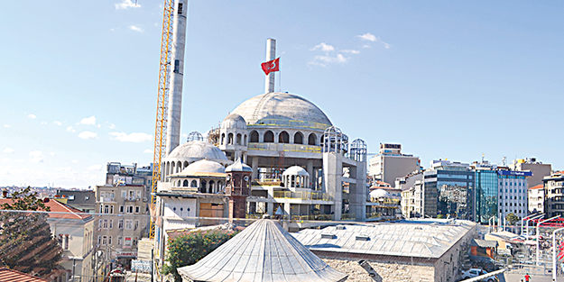 Taksim, camisine kavuşuyor