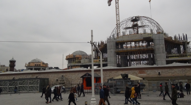 Taksim camisinin ana kubbesi yükseliyor