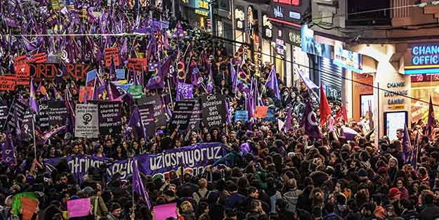 Taksim esnafı o anları anlattı: Ezan bitene kadar hiç durmadılar