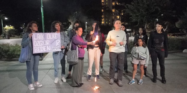 Taksim Gezi Parkı'nda çarşaf yaktılar! "Binlerce gerici cübbeleri ile..."