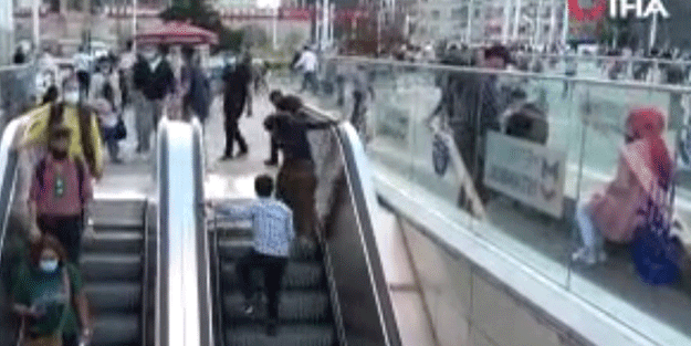 Taksim Metrosu’nda tehlikeli oyun!
