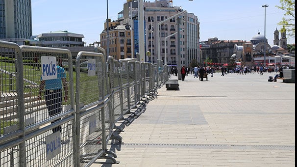 Taksim Meydanı demir bariyerlerle kapatıldı