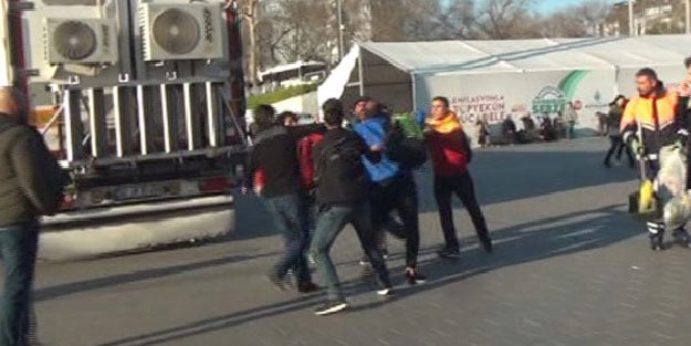 Taksim Meydanı karıştı! Yumruklarla saldırdılar