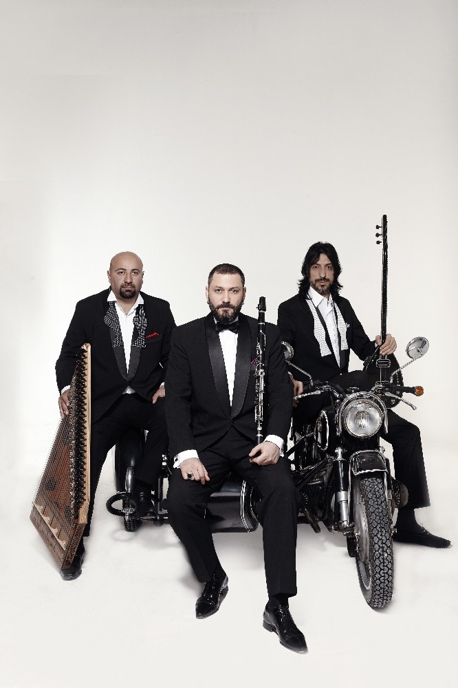 Taksim Trio, Akıngüç sahnesinde 