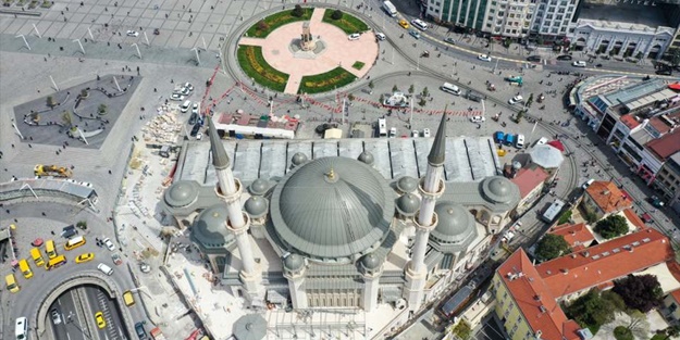 Taksim'de açılış heyecanı