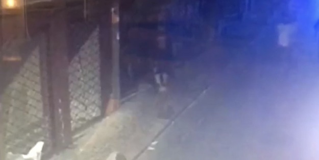 Taksim'de biber gazıyla gasp kamerada!