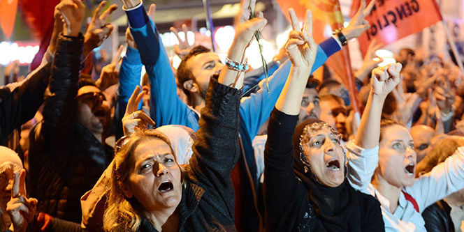 Bombalı saldırıyı böyle protesto ettiler!
