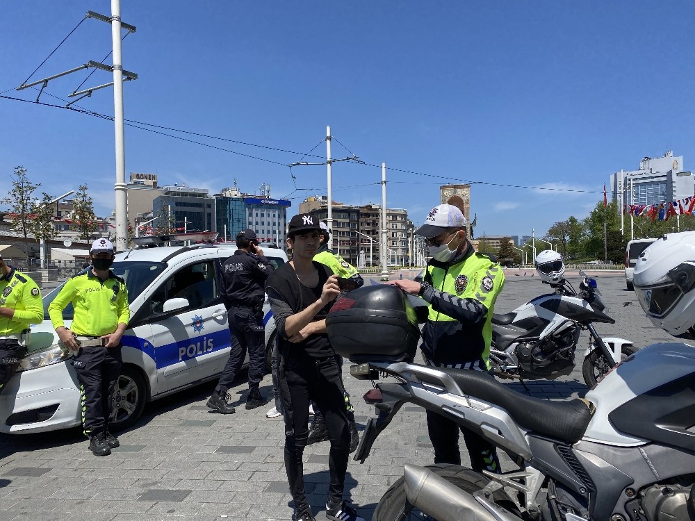 Taksim’de ceza kesilen vatandaş: “Bana ceza işlemez ama siz yine de cezanızı yazın” 