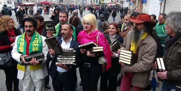 Tatlıses için Kur'an-ı Kerim dağıttılar