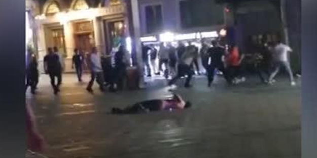 Taksim'de korkunç cinayet! Öldürülme anı böyle görüntülendi!