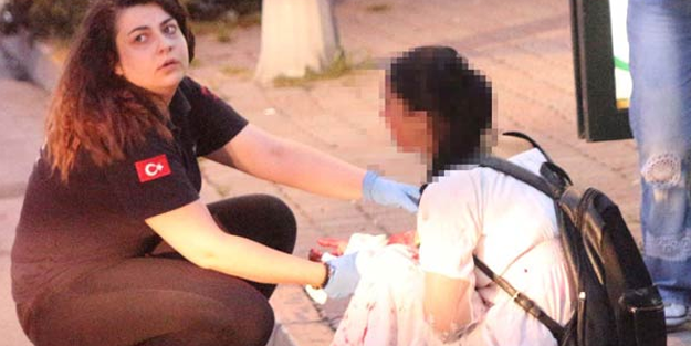 Taksim'de korkunç görüntü! Beyaz elbise kana bulandı