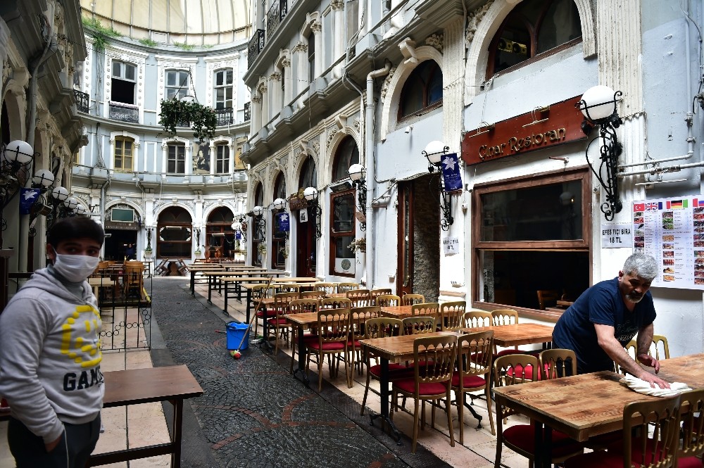 Taksim’de restoran ve kafeler yeni normale hazır 