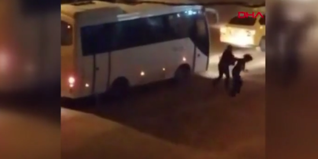 Taksici kadın müşteriyi tekme tokat böyle dövdü!